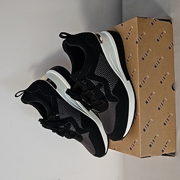 Mix No. 6 Shoes - NEW Mix No 6 M6- TRYNA Size 8M Black Wedge Sneakers / Shoes Gold Trim